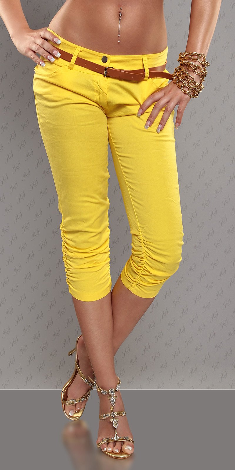 Βαμβακερό κάπρι παντελόνι με ζώνη-Κίτρινο